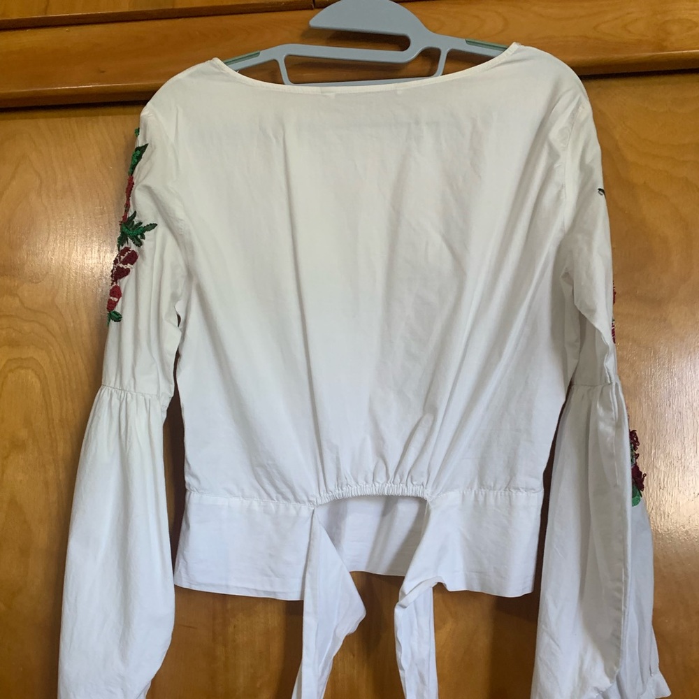 Small- Zara Basic Collection Embroidered Blouse. - image 6